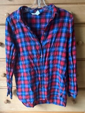 Women’s  plaid long sleeve button down top size 6